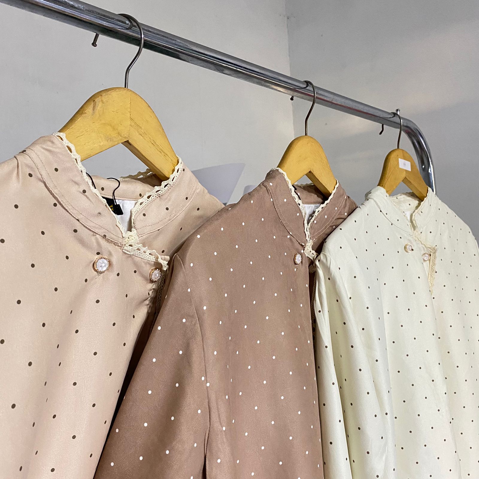 Kemeja blouse wanita polka renda