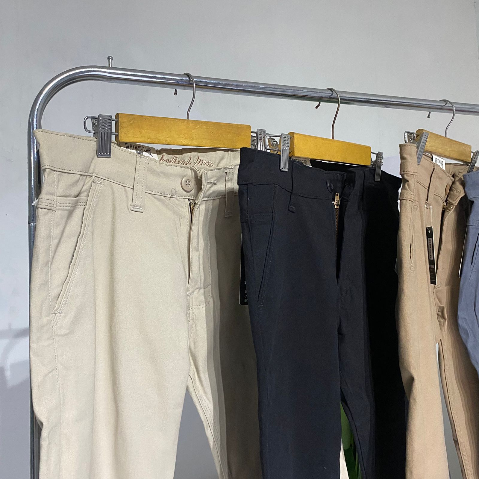Celana Chinos pria veatical line