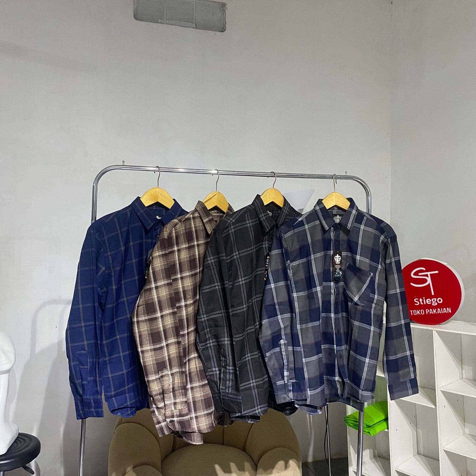 Kemeja flanel  pria lengan panjang