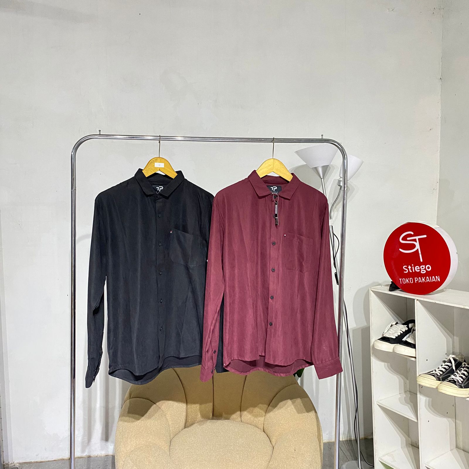 Kemeja corduroy polos lengan panjang pria