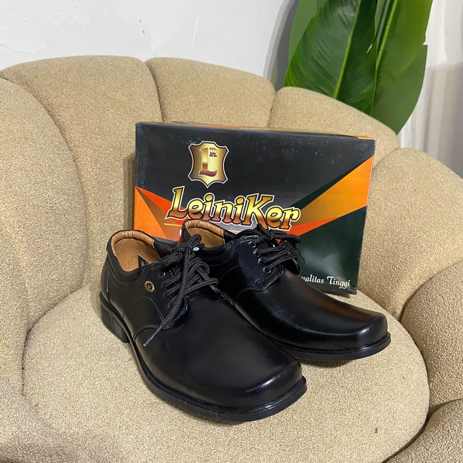 Sepatu pria formal leiniker